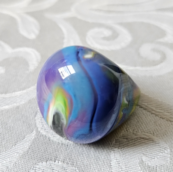 Vintage Blue Marble Lucite Dome Ring Size 8 - Picture 10 of 11